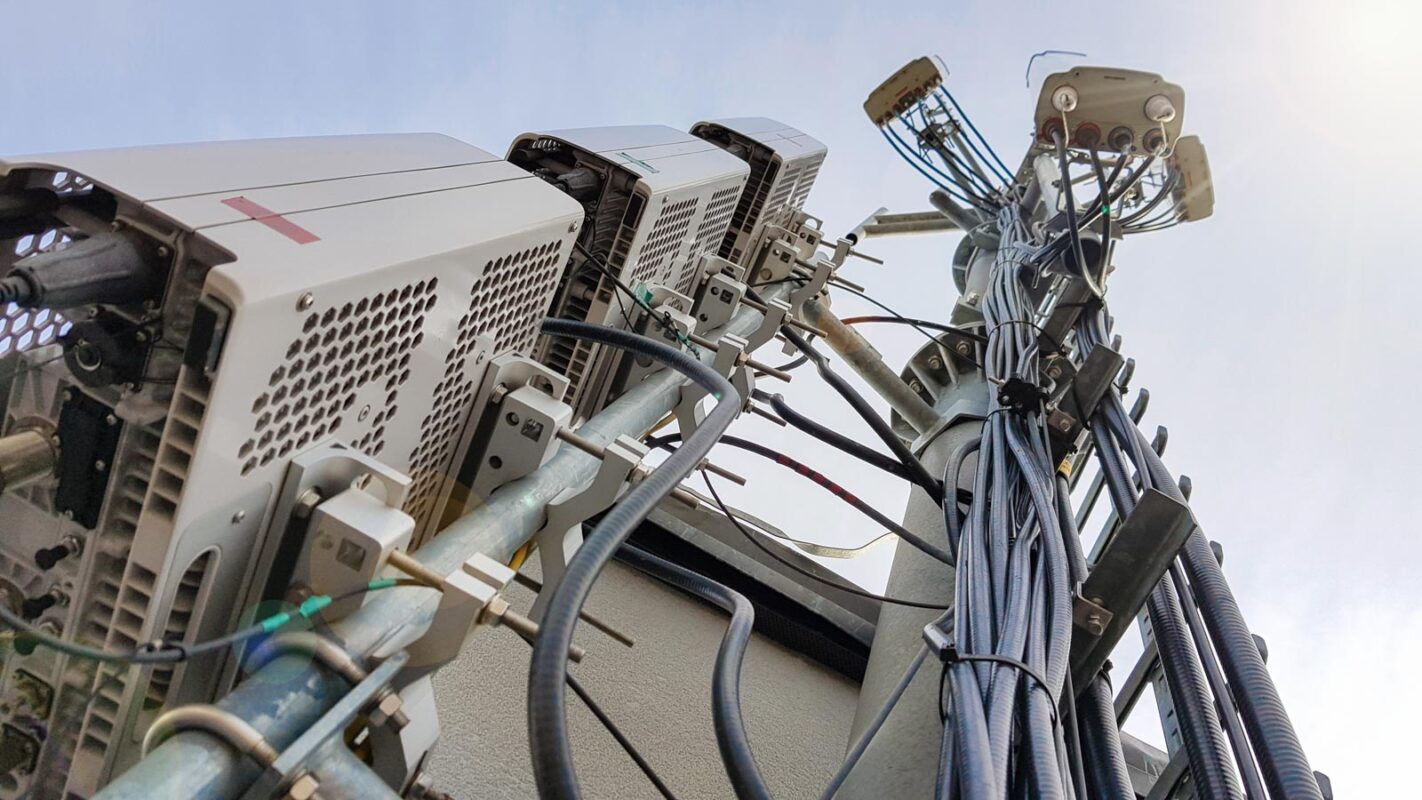 In band combiners for base stations